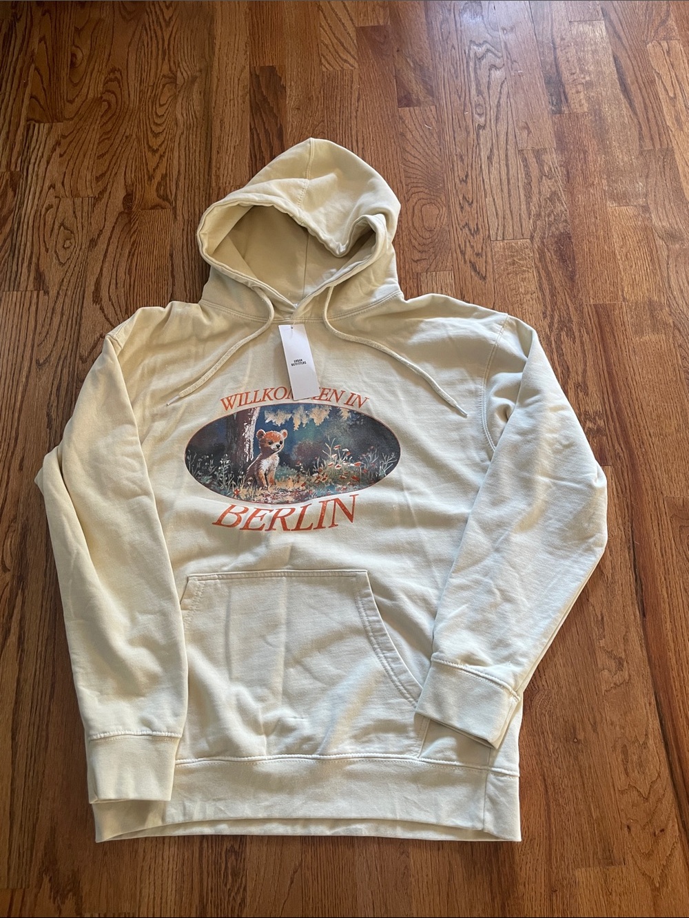 Urban Outfitters Cream 'Willkommen in Berlin' Graphic Hoodie small